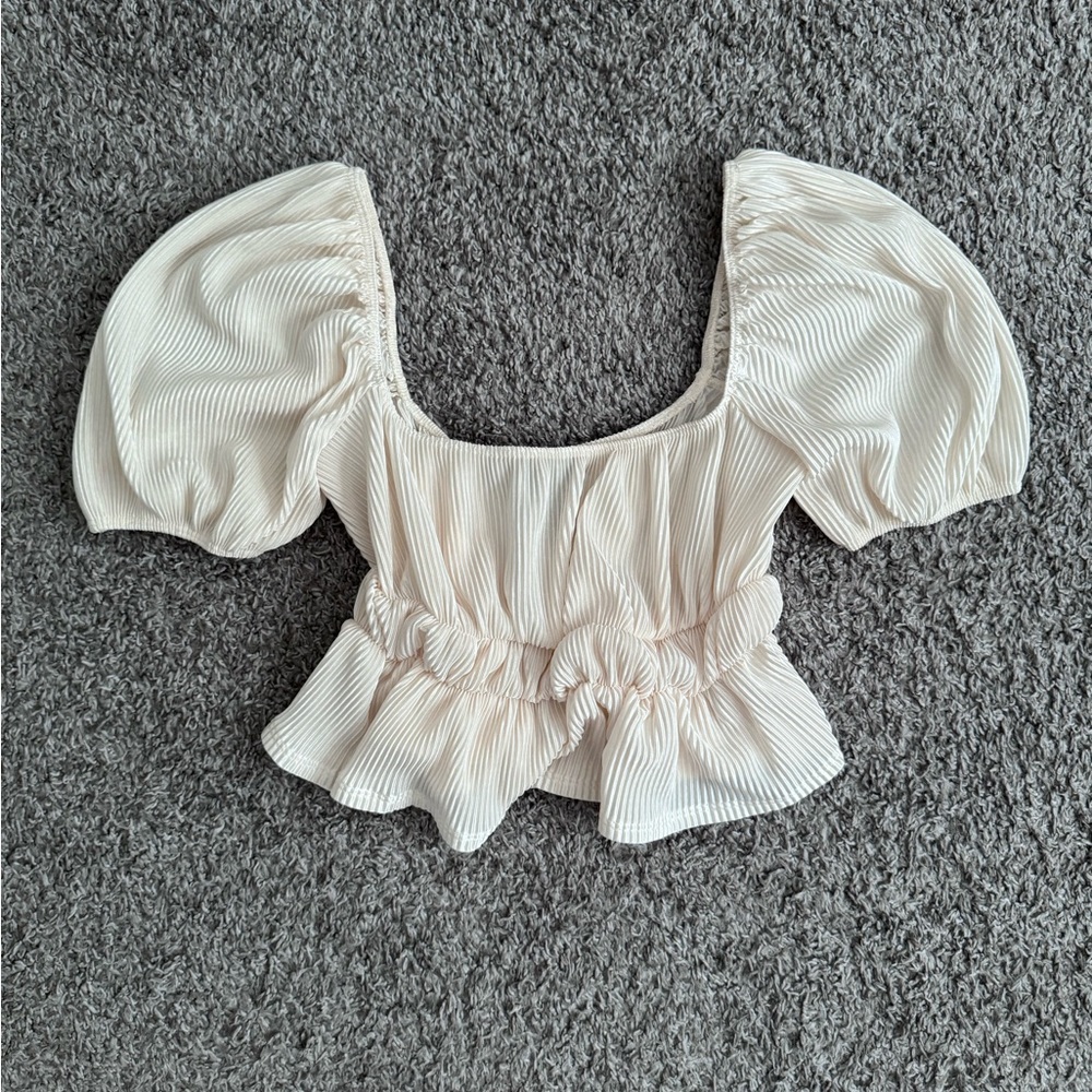 Cropped off white blouse elastic band